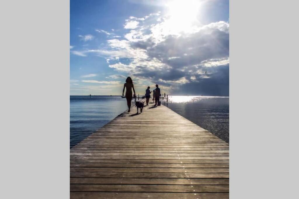 River Delight,Studio109, Beach & Pool Steps Away + Wifi Ruskin Exteriör bild