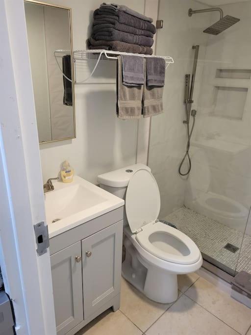 River Delight,Studio109, Beach & Pool Steps Away + Wifi Ruskin Exteriör bild