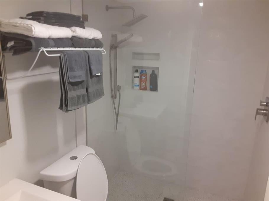 River Delight,Studio109, Beach & Pool Steps Away + Wifi Ruskin Exteriör bild