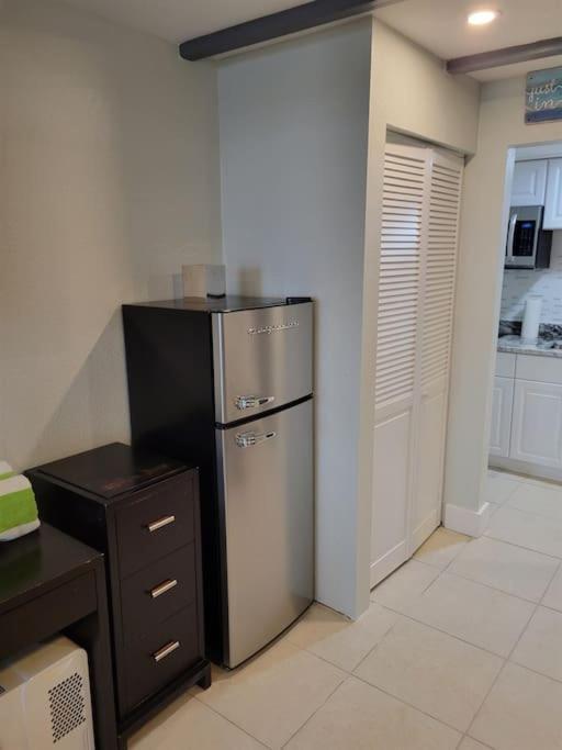 River Delight,Studio109, Beach & Pool Steps Away + Wifi Ruskin Exteriör bild