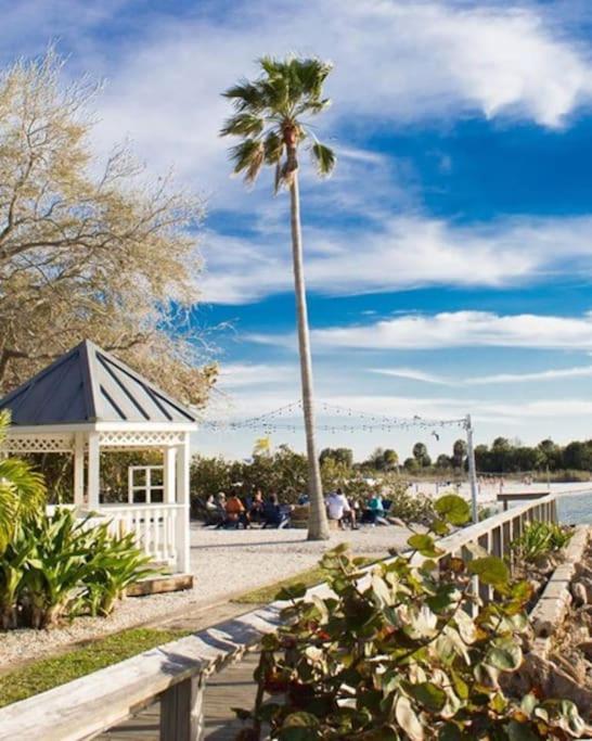 River Delight,Studio109, Beach & Pool Steps Away + Wifi Ruskin Exteriör bild