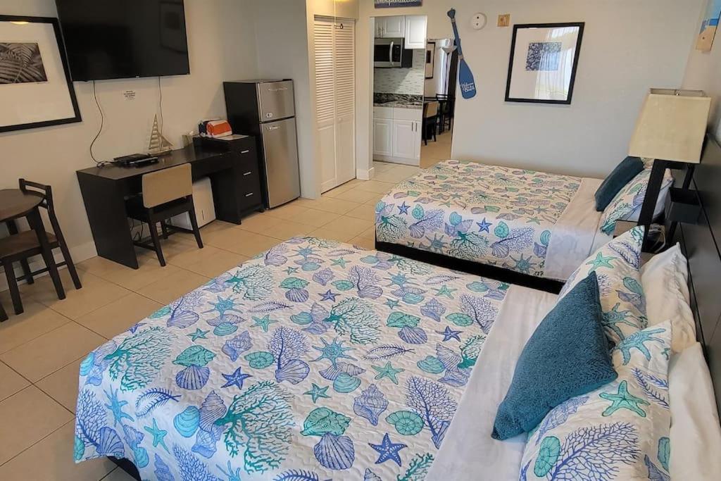 River Delight,Studio109, Beach & Pool Steps Away + Wifi Ruskin Exteriör bild