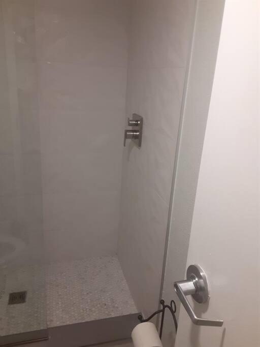 River Delight,Studio109, Beach & Pool Steps Away + Wifi Ruskin Exteriör bild