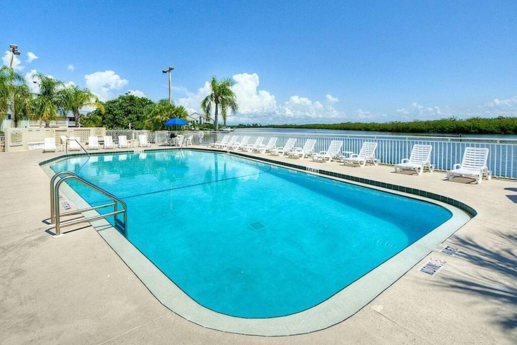 River Delight,Studio109, Beach & Pool Steps Away + Wifi Ruskin Exteriör bild